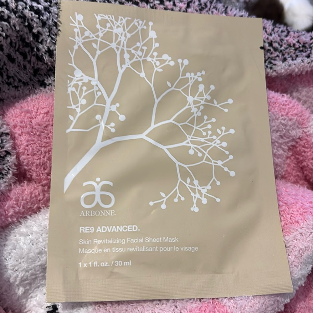 Arbonne RE9 Skin revitalizing facial sheet mask